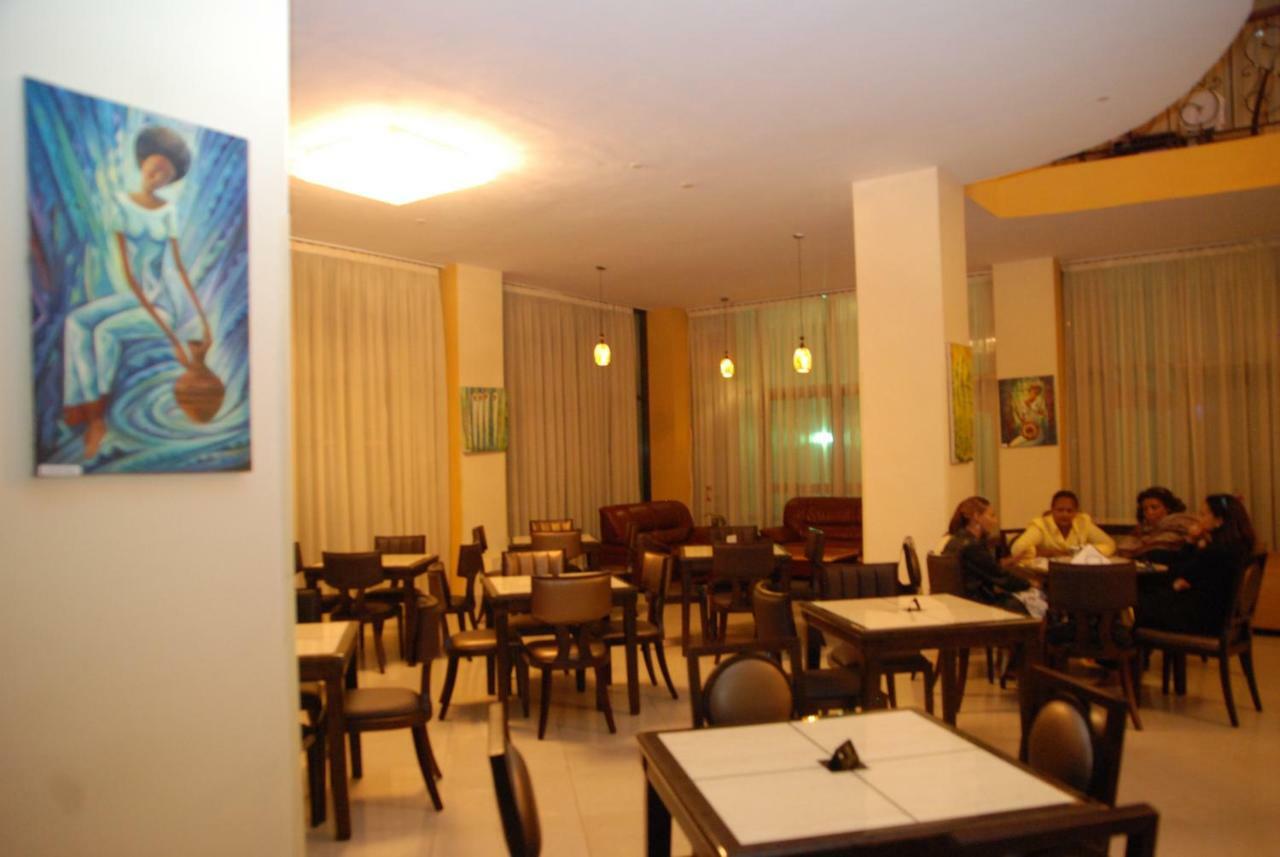 Churchill Addis Ababa Hotel Esterno foto